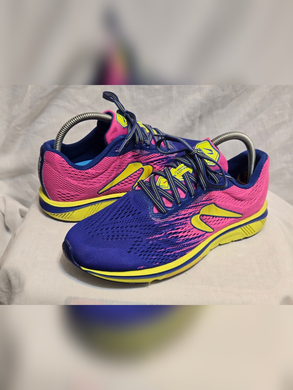 Newton Womens Running Shoes Distance 7 Yellow Purple Pink Sz 9